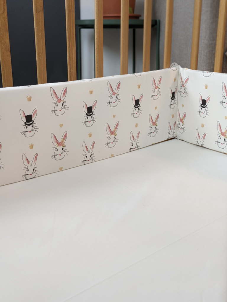 סט מצעים ללול תינוק בעיצוב ארנבים בתוך לול - Baby Dreamz